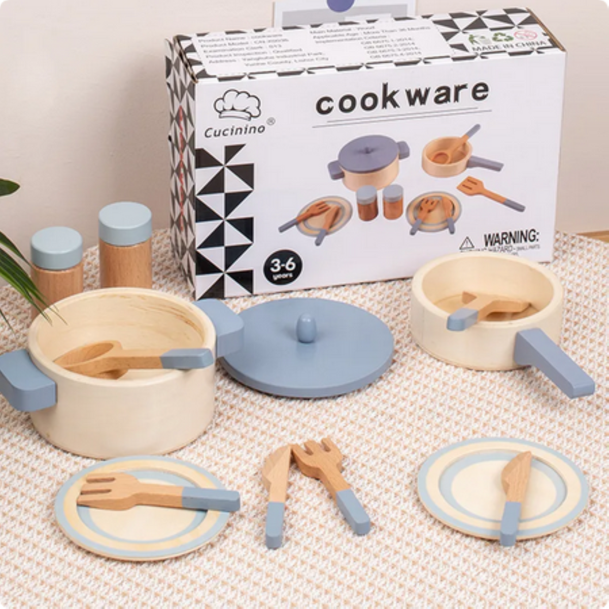 Cuisinière et vaisselle en bois pour enfants